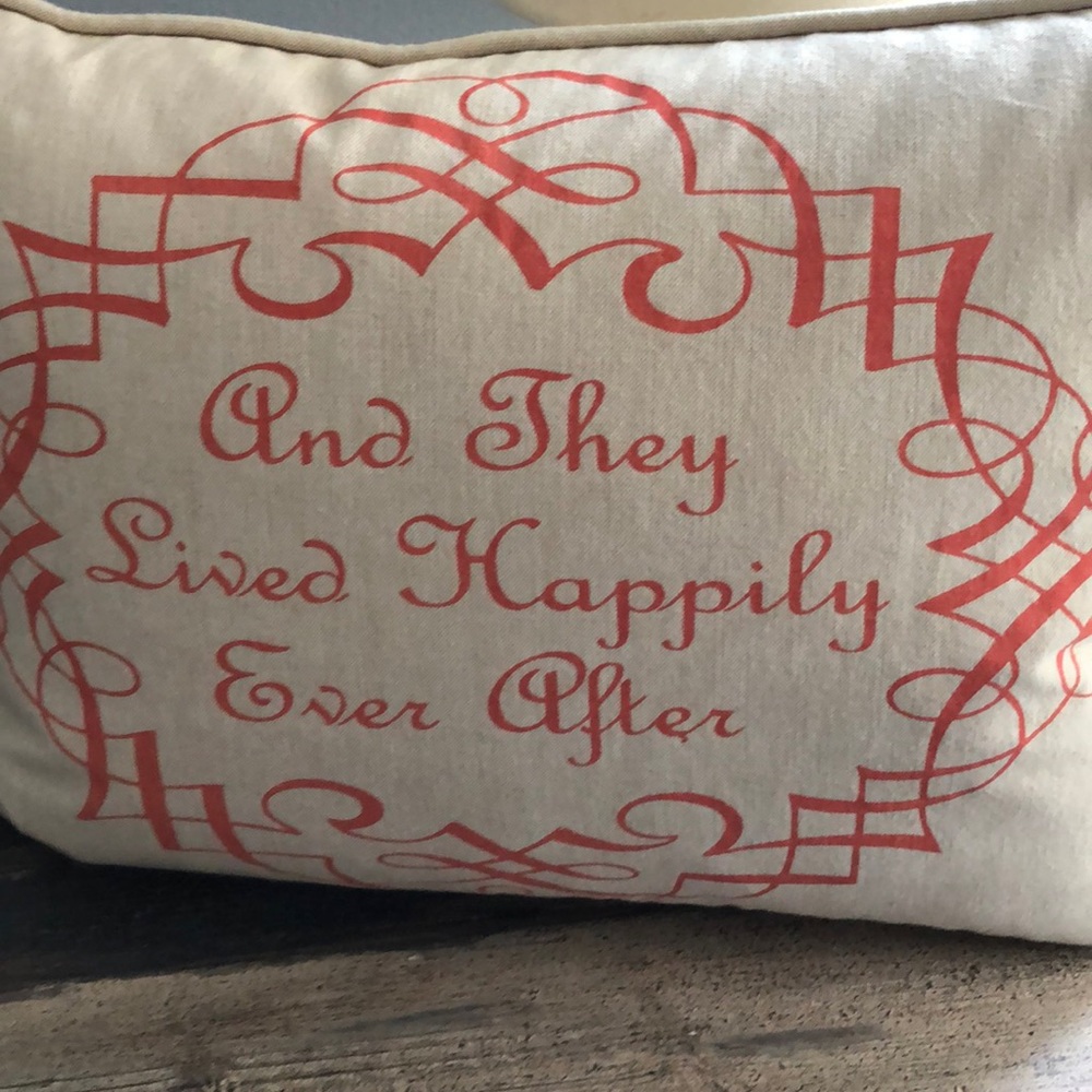 Pillow - Picture 4 of 4